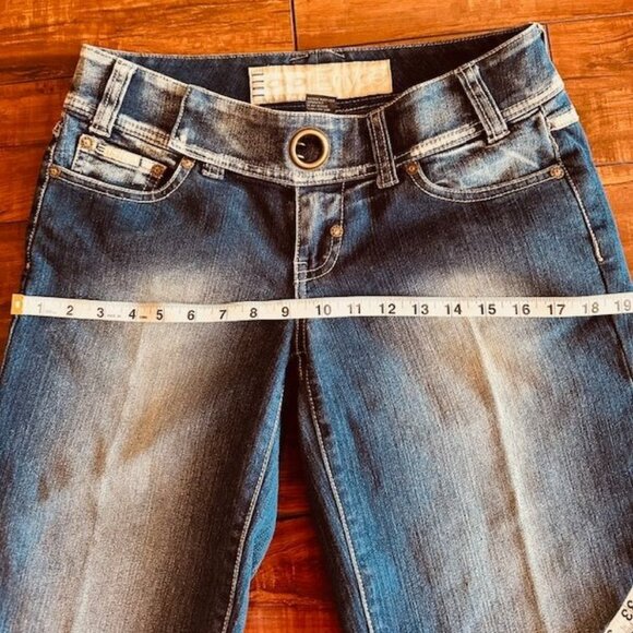 Enyce Y2K Denim Capri Medium Wash Distressed Look Dual Buckle Closure Jeans 7 - Picture 6 of 8